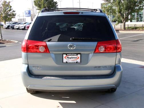 2010 Toyota Sienna LE