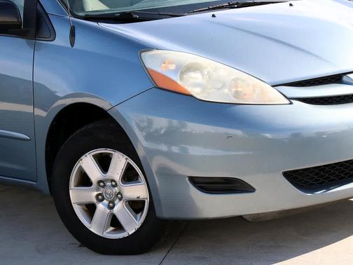 2010 Toyota Sienna LE