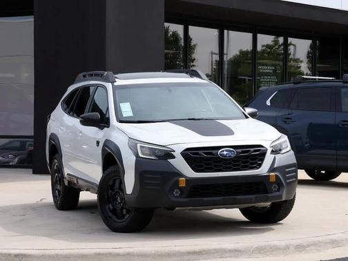 Crystal White Pearl 2022 Subaru Outback Wilderness