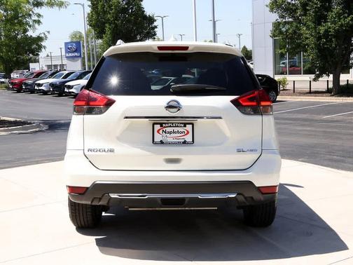 Pearl White 2017 Nissan Rogue SL