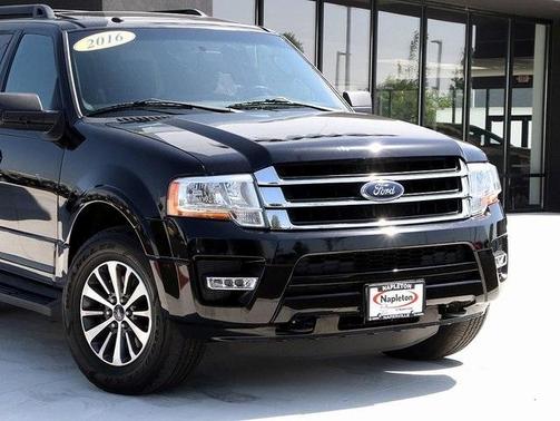Photo 3 of 31 of 2016 Ford Expedition XLT