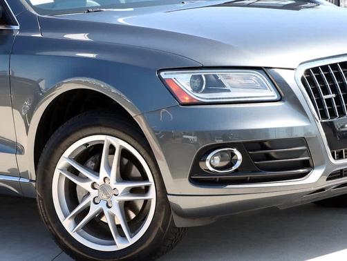 Daytona Gray Pearl Effect 2016 Audi Q5 2.0T Premium Plus