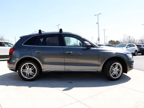 Daytona Gray Pearl Effect 2016 Audi Q5 2.0T Premium Plus