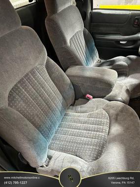 2000 Chevrolet S-10 Base