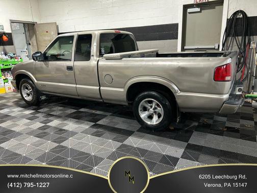 2000 Chevrolet S-10 Base
