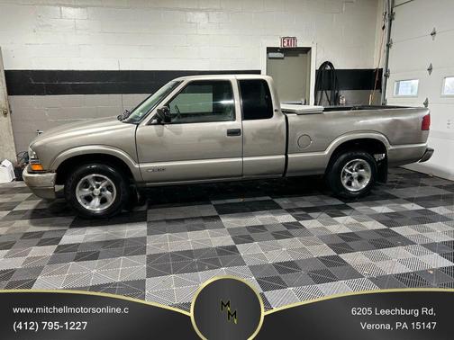 2000 Chevrolet S-10 Base
