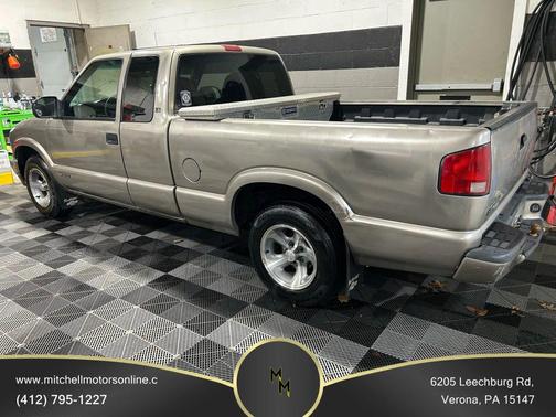 2000 Chevrolet S-10 Base