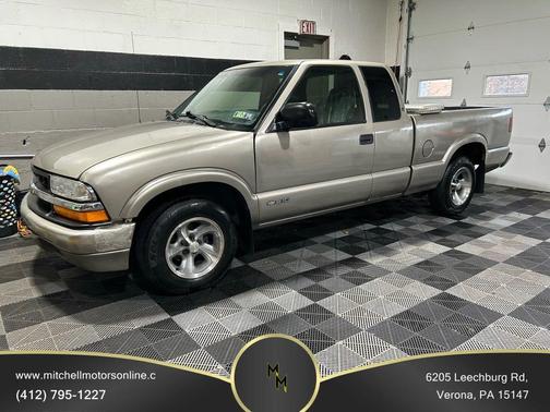 2000 Chevrolet S-10 Base