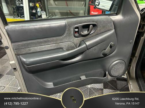 2000 Chevrolet S-10 Base