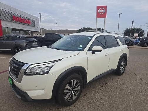 2023 Nissan Pathfinder SL