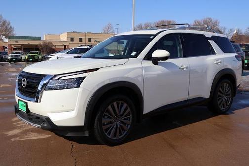 2023 Nissan Pathfinder SL