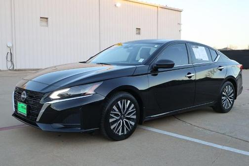 Black 2024 Nissan Altima 2.5 SV