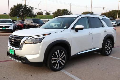 2025 Nissan Pathfinder Platinum
