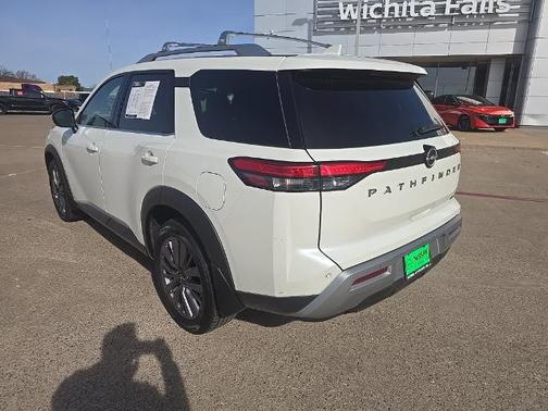 2023 Nissan Pathfinder SL