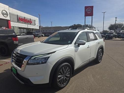 2023 Nissan Pathfinder SL