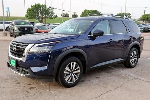 2024 Nissan Pathfinder SL