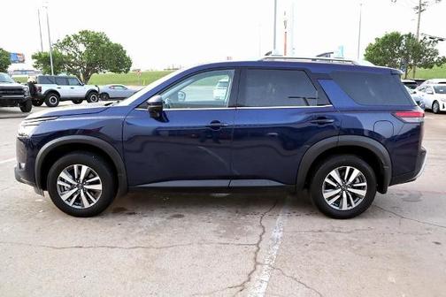 2024 Nissan Pathfinder SL