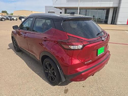 2tredblkroof 2024 Nissan Kicks SV