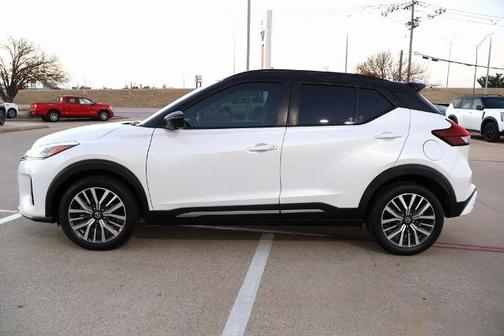 2021 Nissan Kicks SR