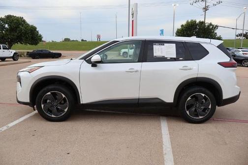 White Pearl 2025 Nissan Rogue SV