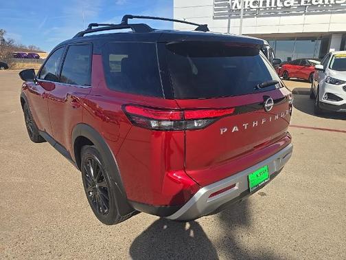 2024 Nissan Pathfinder SL