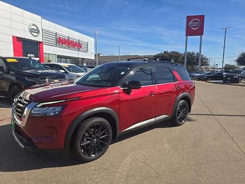 2024 Nissan Pathfinder SL