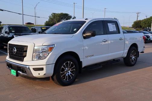 2021 Nissan Titan SV