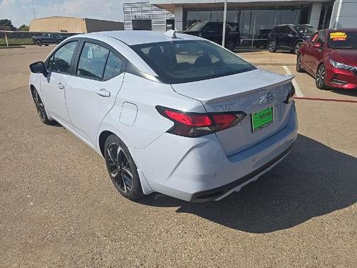 2024 Nissan Versa 1.6 SR