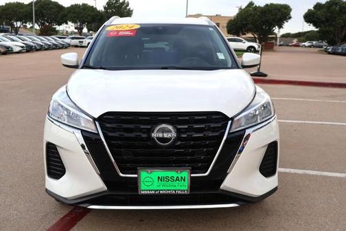 Aspen White 2024 Nissan Kicks SV