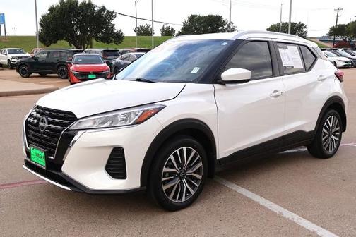 Aspen White 2024 Nissan Kicks SV