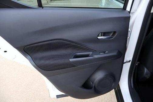 Aspen White 2024 Nissan Kicks SV