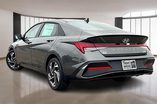 2025 Hyundai ELANTRA HEV SEL Sport