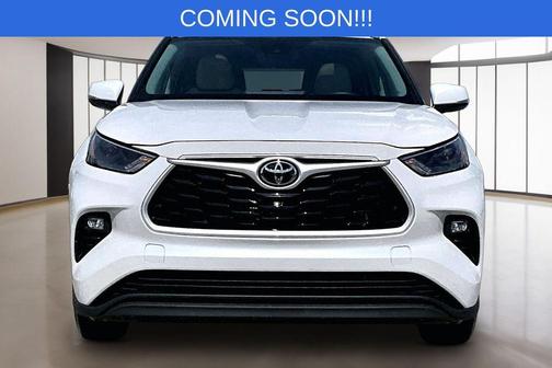 Pearl 2024 Toyota Highlander XLE
