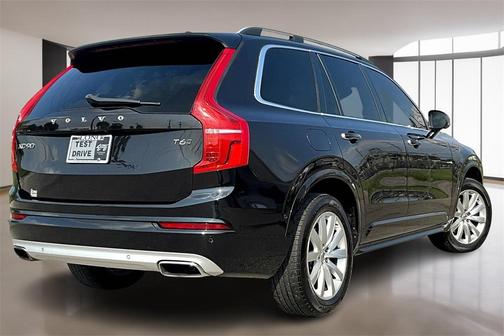2017 Volvo XC90 T6 Momentum