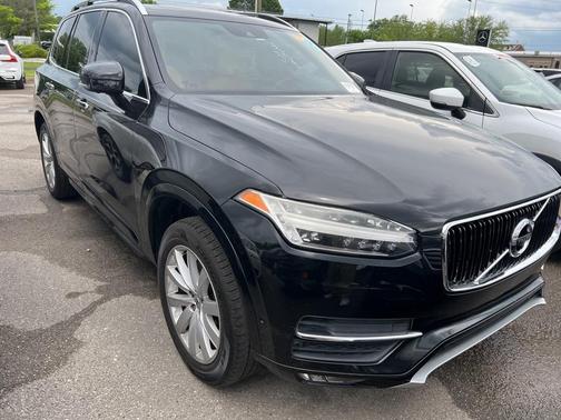 2017 Volvo XC90 T6 Momentum