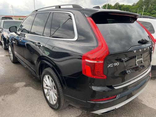 2017 Volvo XC90 T6 Momentum