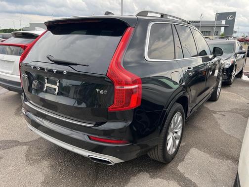 2017 Volvo XC90 T6 Momentum