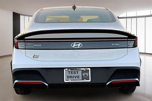 2025 Hyundai SONATA SE