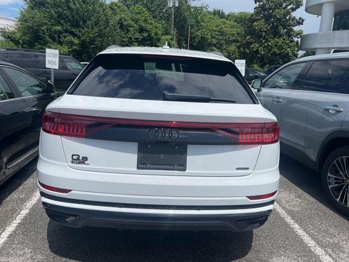 Glacier White Metallic 2021 Audi Q8 55 Prestige