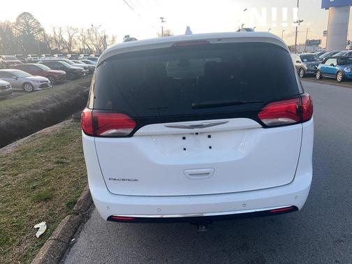 2020 Chrysler Pacifica Touring-L