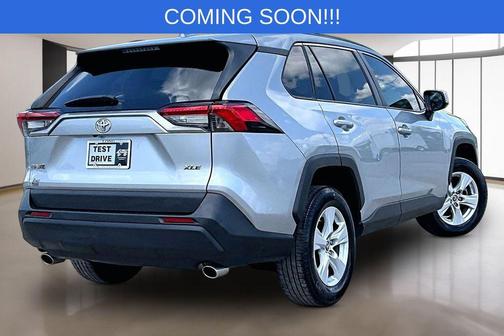 Silver Sky Metallic 2019 Toyota RAV4 XLE