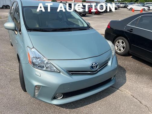 2013 Toyota Prius v Five