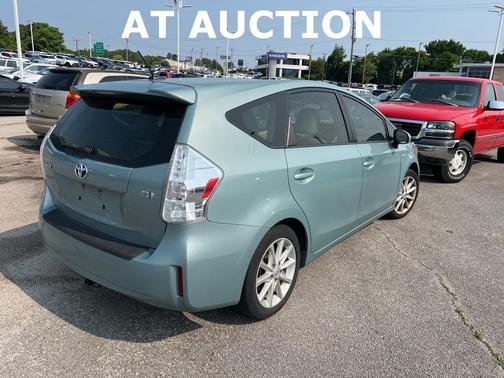 2013 Toyota Prius v Five