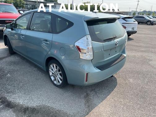 2013 Toyota Prius v Five