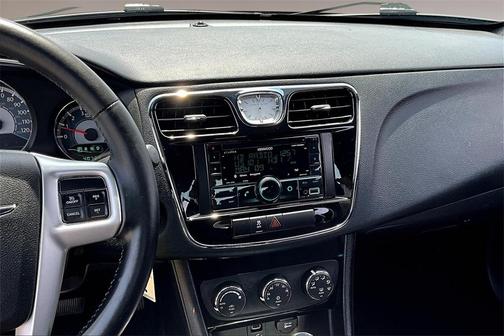 2013 Chrysler 200 Touring