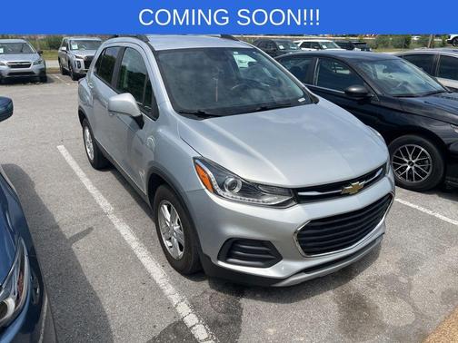 Silver Ice Metallic 2022 Chevrolet Trax LT