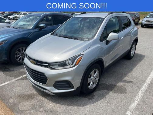 Silver Ice Metallic 2022 Chevrolet Trax LT