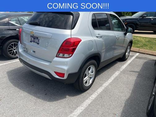 Silver Ice Metallic 2022 Chevrolet Trax LT
