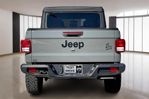 2022 Jeep Gladiator Sport