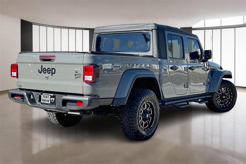 2022 Jeep Gladiator Sport